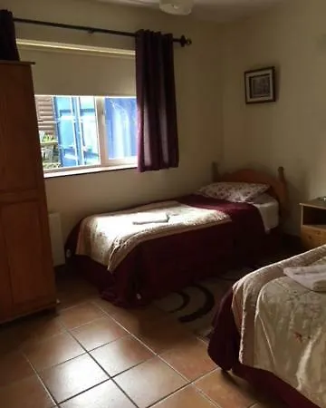 Airport Apartment *